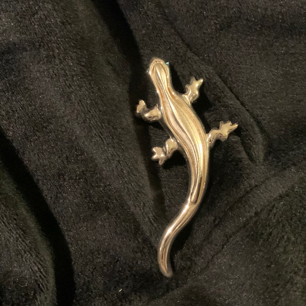 Sm Silver-toned 3” lizard with green rhinestone eyes